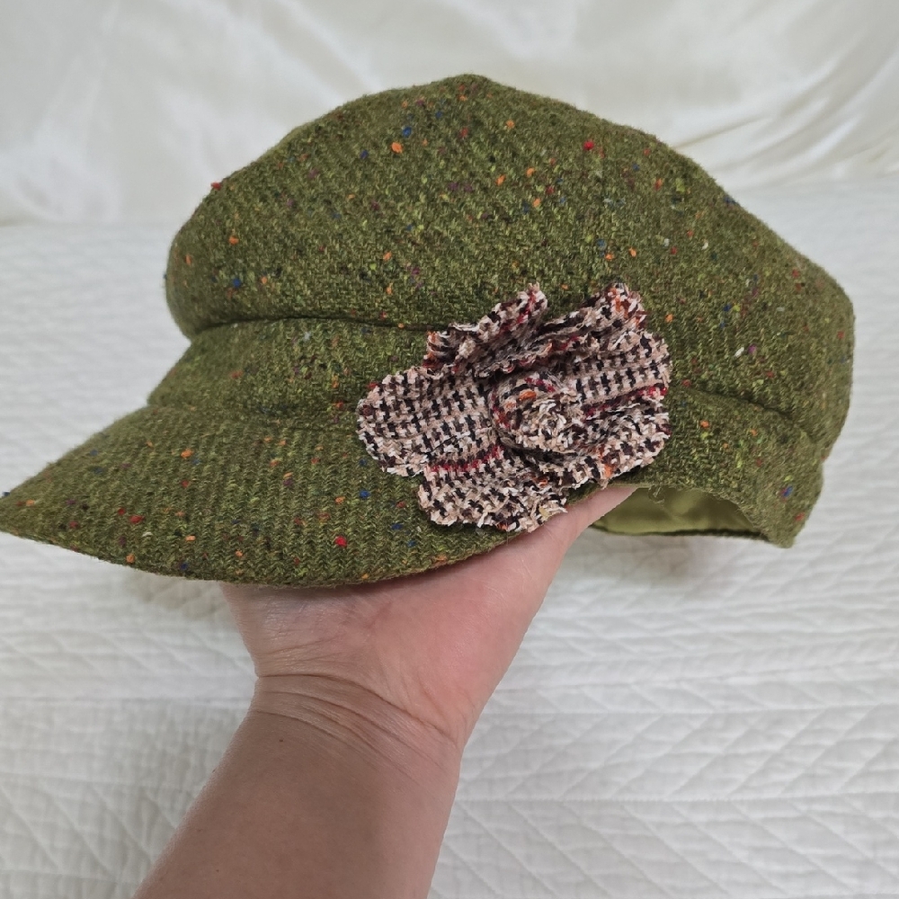 Green Tweed Flower Accent Newsboy Cap - Unbranded